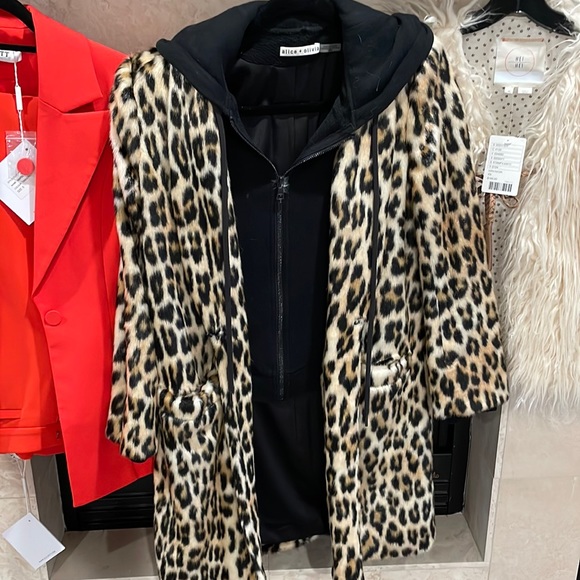 ALICE + OLIVIA Kylie Hoodie Long Leopard Faux-Fur Coat - Picture 4 of 10